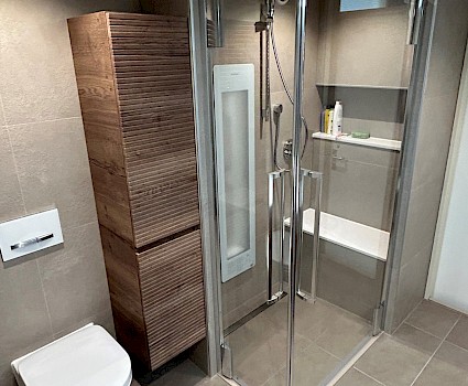 10465 Badkamer met sunshower